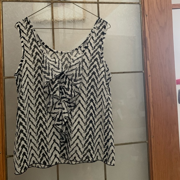 BLACK AND WHITE TANK TOP WITH BOW ON FRONT - Picture 1 of 2